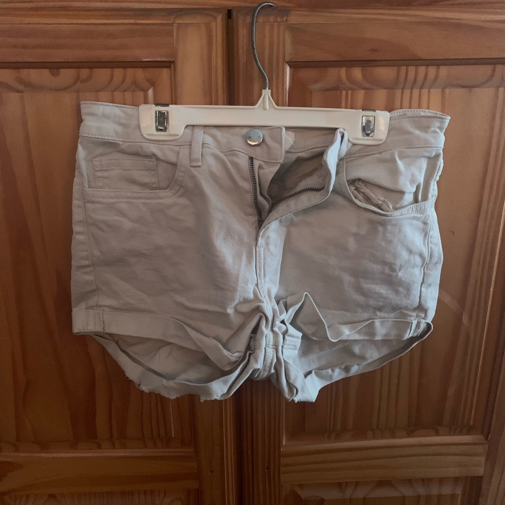 H&M light khaki shorts